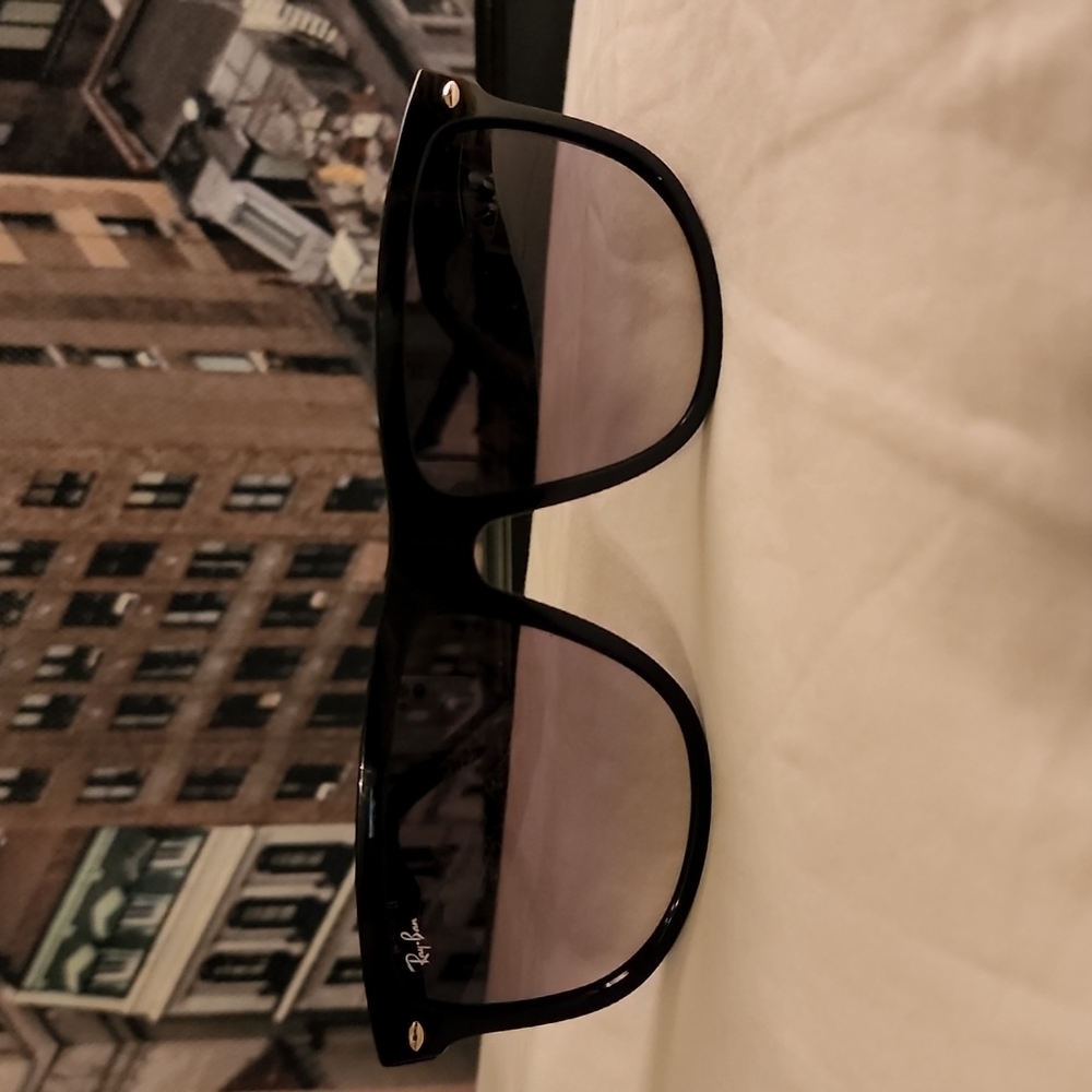 Ray-Ban Sunglasses w/case Sold